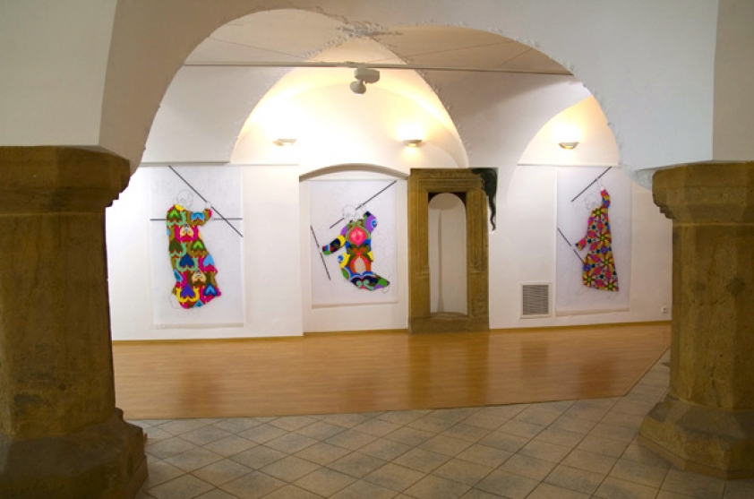 http://www.bea.mirunadragan.com/files/gimgs/th-14_4installation_view.jpg